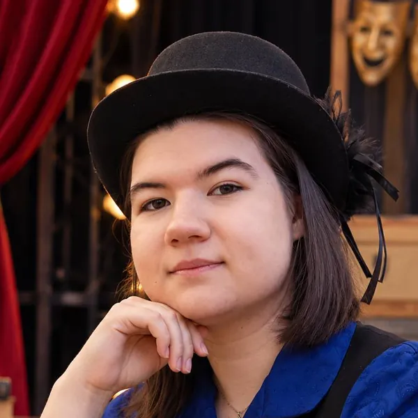 Alexandra, theatre studio teacher